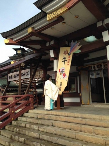 午の羽子板絵馬を福井市神明神社に設置